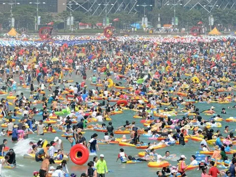 Muốn ra bãi biển, người Hàn Quốc sẽ phải… đặt chỗ trước!